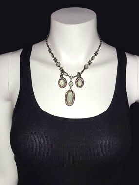 Avon Pale Green and Gold Drop Pendant Necklace